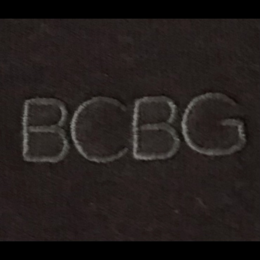 🆕🔥🎉HOST PICK BCBG MAX AZARIA HOST PICK SUPER STYLISH&SOO SOFT&BCBG EMBLEM - Picture 3 of 6